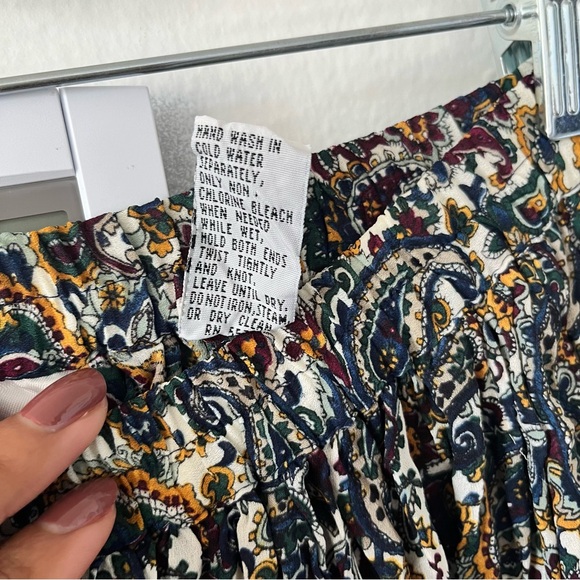 Vintage Express Paisley Pleated Skirt
Compagnie Internationale Express - Picture 6 of 6